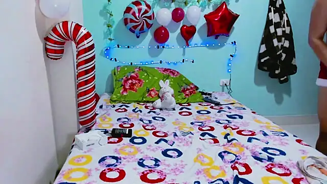 Snapshot of SofiaOlivares chatting on 12/20/24, 11:05 SofiaOlivares online show from 12/20/24, 11:05