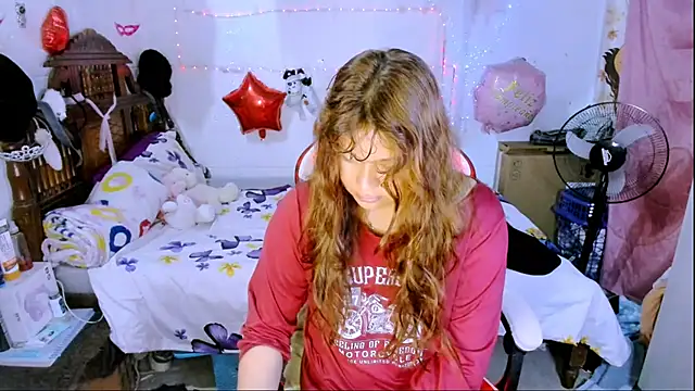 Snapshot of SofiaOlivares chatting on 11/24/25, 10:15 SofiaOlivares online show from 11/24/25, 10:15