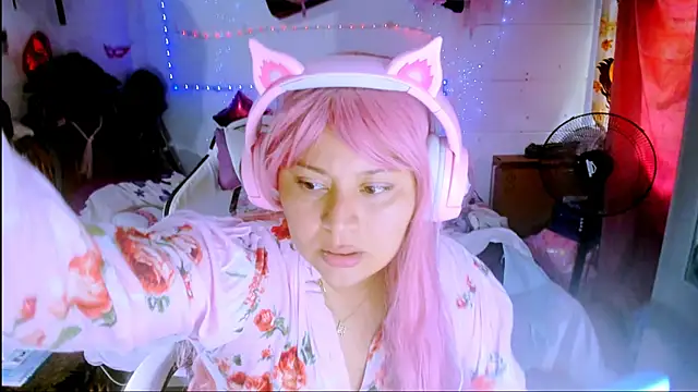 Snapshot of SofiaOlivares chatting on 11/25/25, 04:29 SofiaOlivares online show from 11/25/25, 04:29