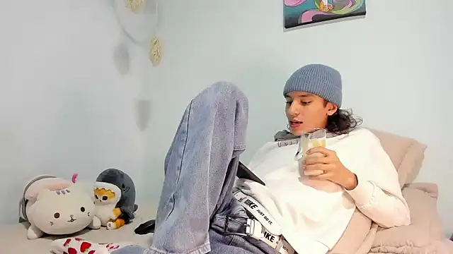 Snapshot of imcoltonalvin chatting on 01/25/25, 12:59 imcoltonalvin online show from 01/25/25, 12:59