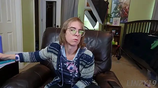 Linzy 19 online show from 01/08/25, 06:41