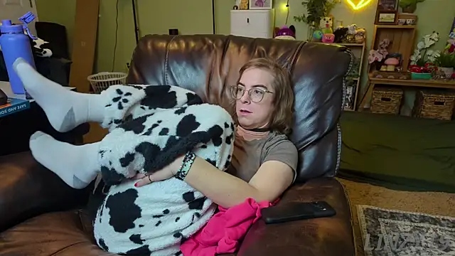 Linzy 19 online show from 01/31/25, 04:14