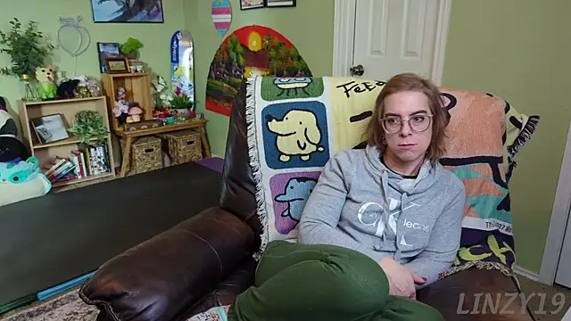 Linzy 19 online show from 02/13/25, 10:00