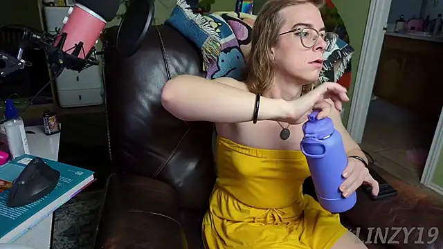 Linzy 19 online show from 03/01/25, 12:39