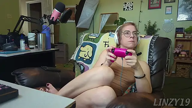 Linzy 19 online show from 03/01/25, 09:37