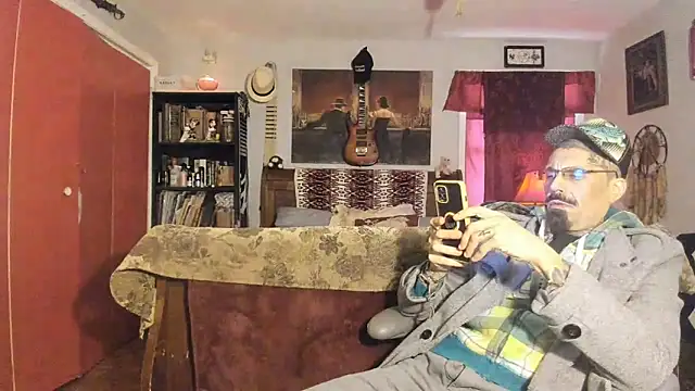 Snapshot of RoosterWabbit chatting on 03/15/25, 09:16 RoosterWabbit online show from 03/15/25, 09:16