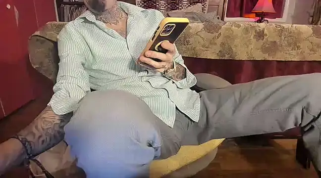 Snapshot of RoosterWabbit chatting on 03/23/25, 05:00 RoosterWabbit online show from 03/23/25, 05:00