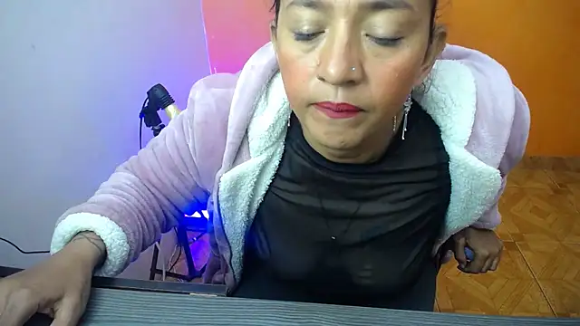 daleska ayala 1 online show from 01/24/25, 09:58