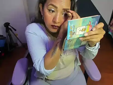 daleska ayala 1 online show from 10/13/25, 05:57