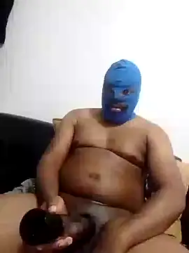 Snapshot of Yardie_bone chatting on 11/11/25, 09:09 Yardie bone online show from 11/11/25, 09:09