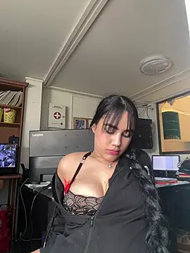 emily roberts1 online show from 01/28/25, 06:39