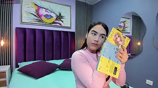 emily roberts1 online show from 02/25/25, 12:34