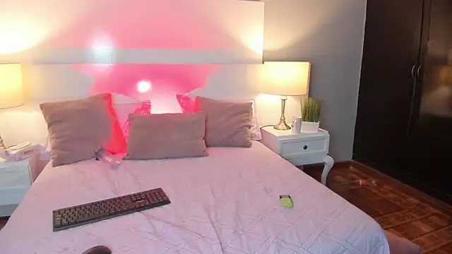 emily roberts1 online show from 11/16/25, 04:29