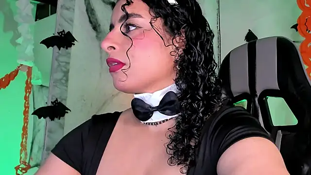 Snapshot of Alizon_1 chatting on 10/19/25, 06:19 Alizon 1 online show from 10/19/25, 06:19