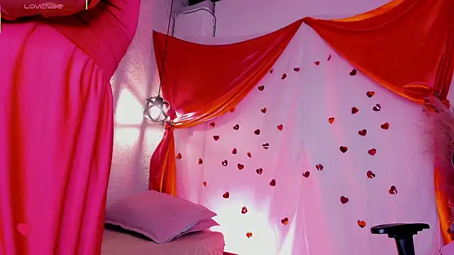 Snapshot of Alizon_1 chatting on 02/14/26, 06:04 Alizon 1 online show from 02/14/26, 06:04