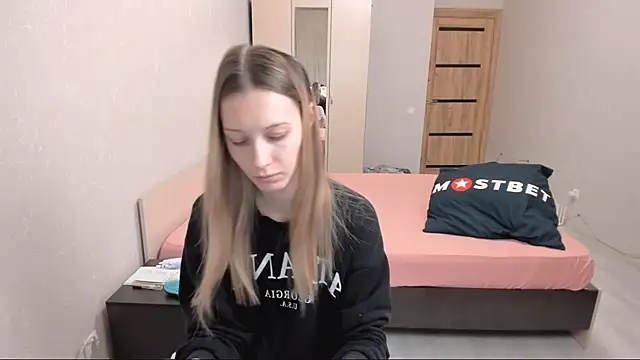 OliviaLukas online show from 12/18/24, 05:42