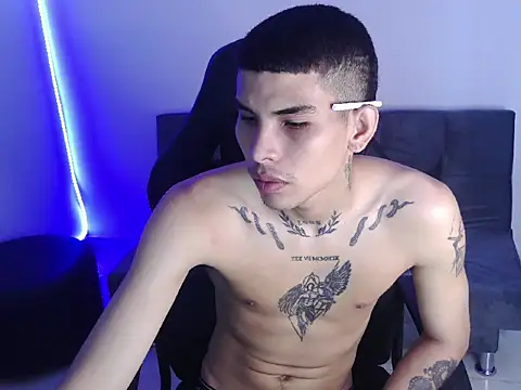 Snapshot of hot_king20 chatting on 12/18/25, 04:24 hot king20 online show from 12/18/25, 04:24