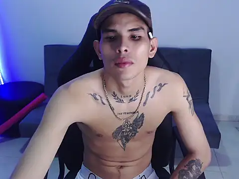 Snapshot of hot_king20 chatting on 12/23/25, 07:28 hot king20 online show from 12/23/25, 07:28