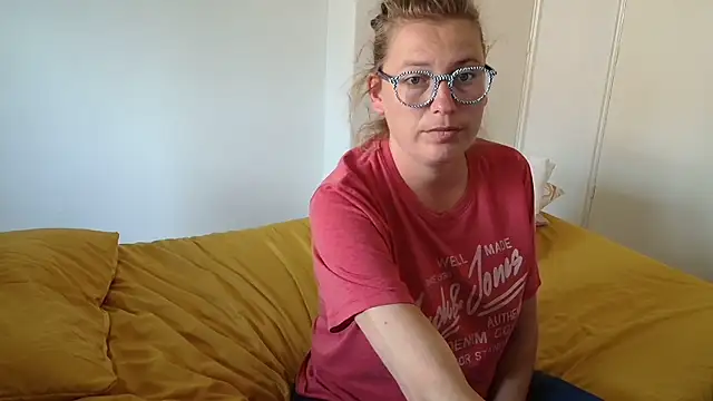 Snapshot of cumfun chatting on 07/19/26, 02:32 cumfun online show from 07/19/26, 02:32