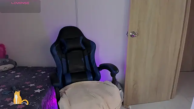 roseliam25 online show from 10/30/25, 08:09