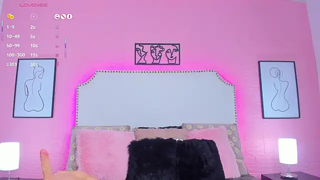 charlotte kisss online show from 10/15/25, 07:36