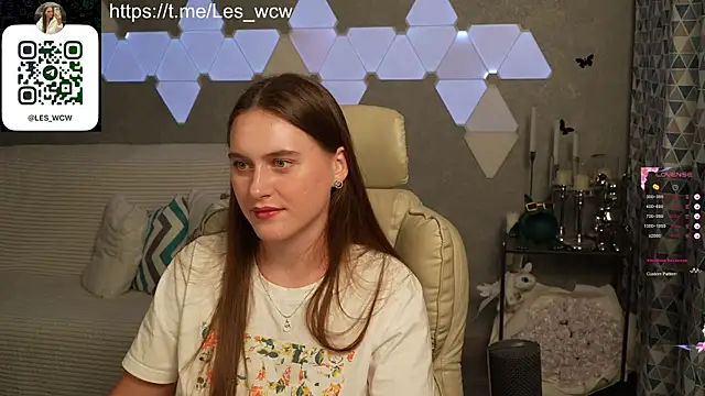 Snapshot of HarleyDeess chatting on 10/23/25, 07:01 HarleyDeess online show from 10/23/25, 07:01