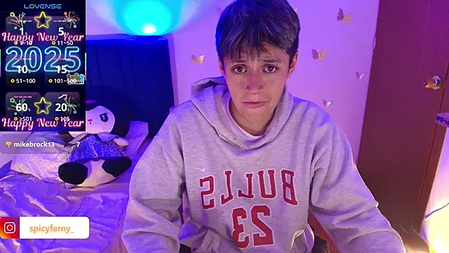 Snapshot of 9_Fernanda_9 chatting on 12/21/25, 10:06 9 Fernanda 9 online show from 12/21/25, 10:06