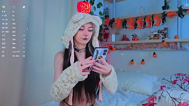 TristaRoht online show from 10/31/25, 03:02