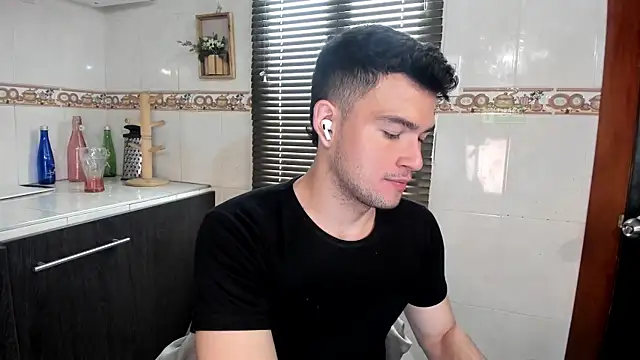 Andy-Vera online show from 12/17/25, 01:55