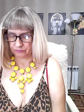 Snapshot of koroleva70 chatting on 09/23/25, 10:18 koroleva70 online show from 09/23/25, 10:18