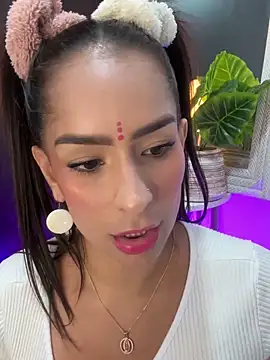 Snapshot of Mau_White chatting on 01/05/25, 04:36 Mau White online show from 01/05/25, 04:36
