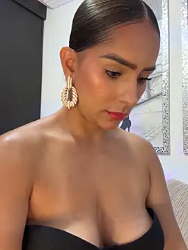 Snapshot of Mau_White chatting on 10/14/25, 09:26 Mau White online show from 10/14/25, 09:26
