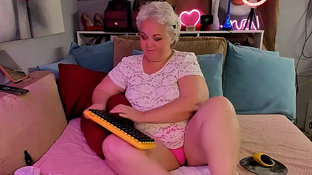 ShannaKingson online show from 08/05/26, 09:12