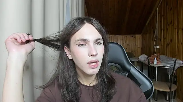 fcherthth online show from 12/19/24, 10:32