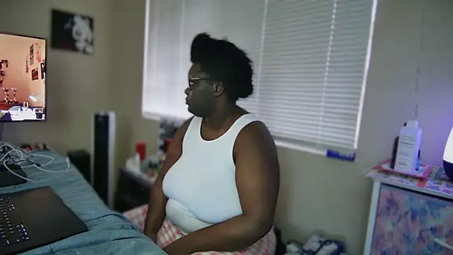 Yagurl  west online show from 02/17/25, 12:43