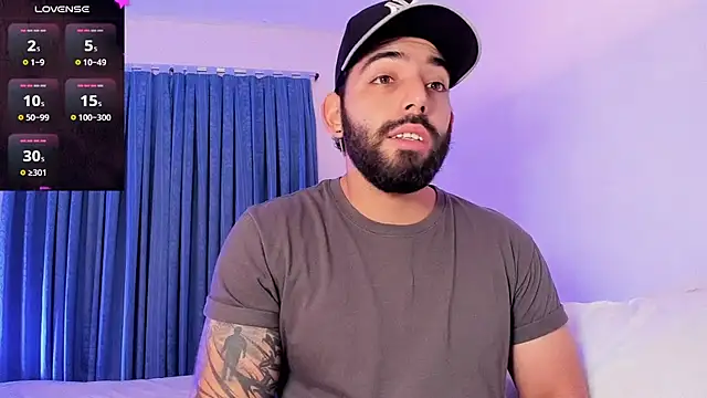 Snapshot of leo_thewolf_ chatting on 10/20/25, 07:47 leo thewolf online show from 10/20/25, 07:47