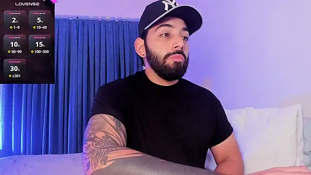 Snapshot of leo_thewolf_ chatting on 11/08/25, 07:45 leo thewolf online show from 11/08/25, 07:45