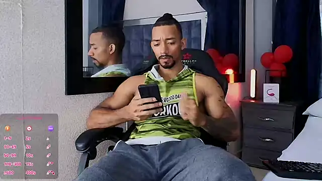 Snapshot of Manolo_Hot1 chatting on 02/06/25, 02:48 Manolo Hot1 online show from 02/06/25, 02:48