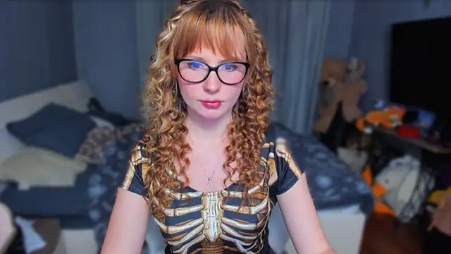 Snapshot of KlementinaBbG chatting on 10/30/25, 03:35 KlementinaBbG online show from 10/30/25, 03:35