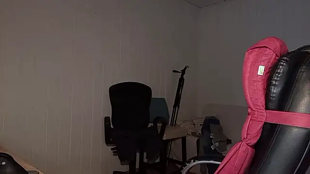 Snapshot of Rainfish chatting on 03/19/25, 06:12 Rainfish online show from 03/19/25, 06:12