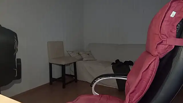 Snapshot of Rainfish chatting on 10/15/25, 04:45 Rainfish online show from 10/15/25, 04:45