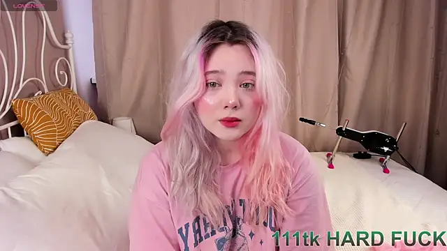 Snapshot of __KawaiiYuki__ chatting on 01/19/25, 08:39   KawaiiYuki   online show from 01/19/25, 08:39