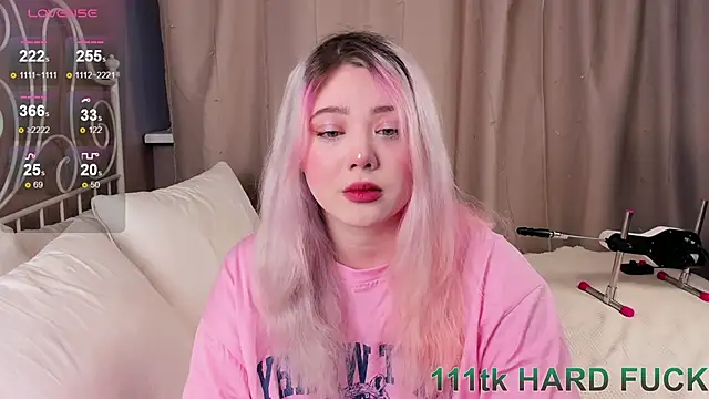 Snapshot of __KawaiiYuki__ chatting on 01/20/25, 08:52   KawaiiYuki   online show from 01/20/25, 08:52