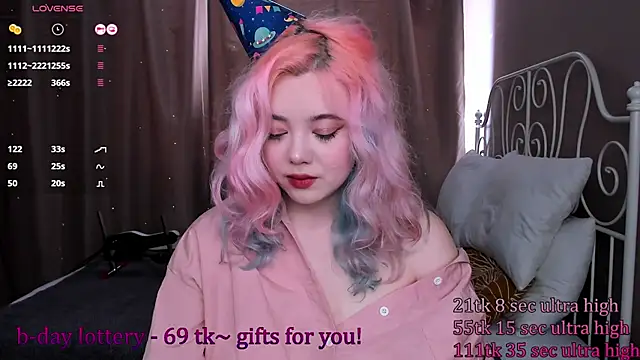 Snapshot of __KawaiiYuki__ chatting on 02/24/25, 09:21   KawaiiYuki   online show from 02/24/25, 09:21