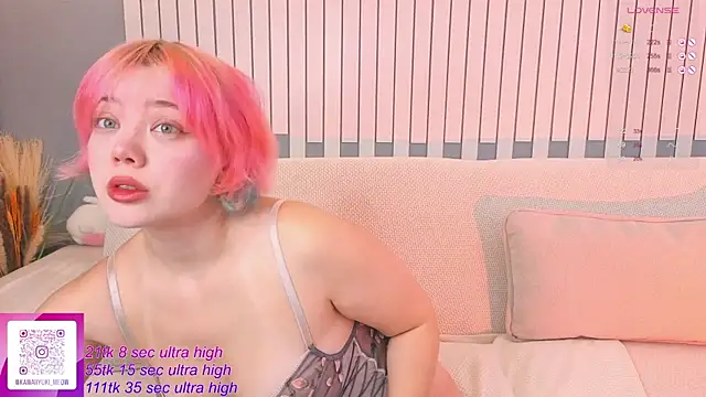 Snapshot of __KawaiiYuki__ chatting on 10/10/25, 05:06   KawaiiYuki   online show from 10/10/25, 05:06