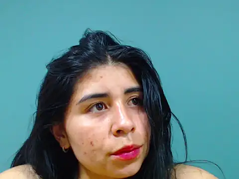 Snapshot of danna-_roouss chatting on 12/31/24, 12:00 danna- roouss online show from 12/31/24, 12:00