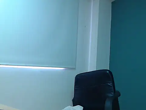 Snapshot of danna-_roouss chatting on 10/05/25, 02:48 danna- roouss online show from 10/05/25, 02:48