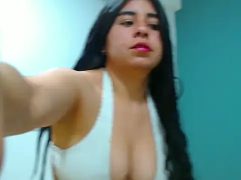 Snapshot of danna-_roouss chatting on 10/06/25, 10:51 danna- roouss online show from 10/06/25, 10:51