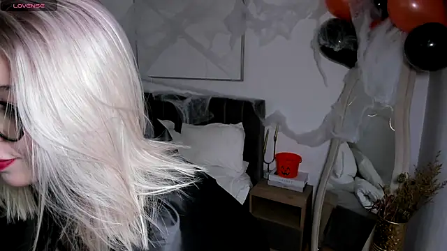 SimonaGerry online show from 10/29/25, 04:37