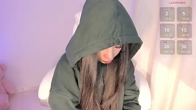 Snapshot of LauraSweett chatting on 11/04/25, 08:30 LauraSweett online show from 11/04/25, 08:30